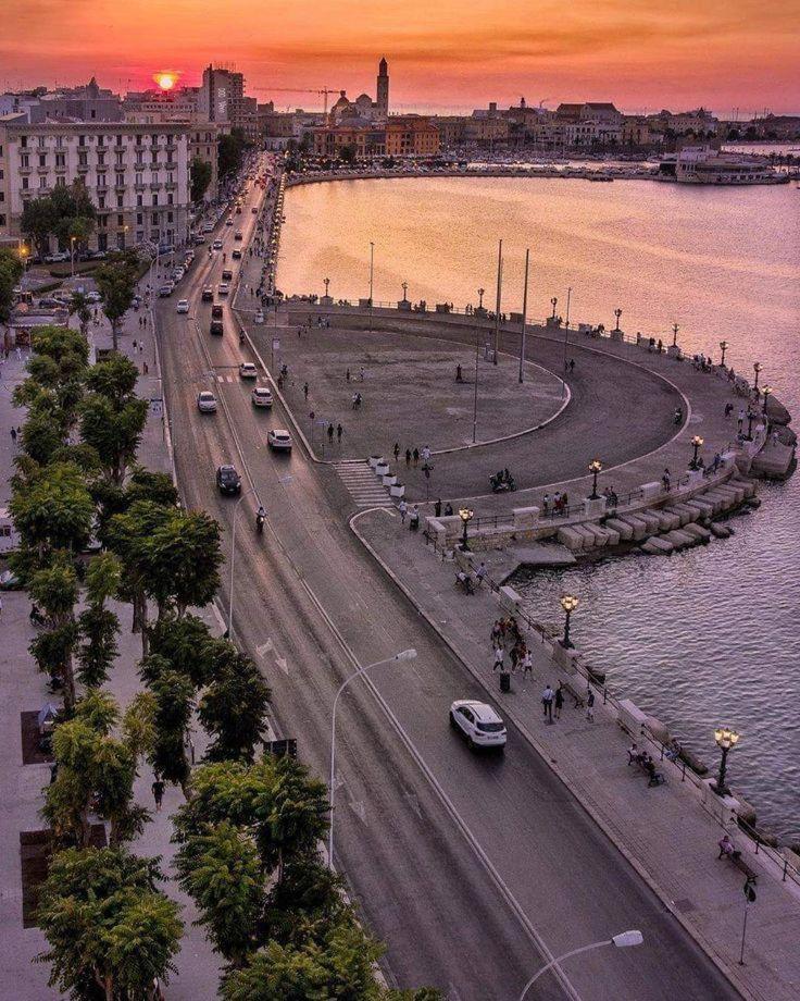 Cantovi Bari Bagian luar foto