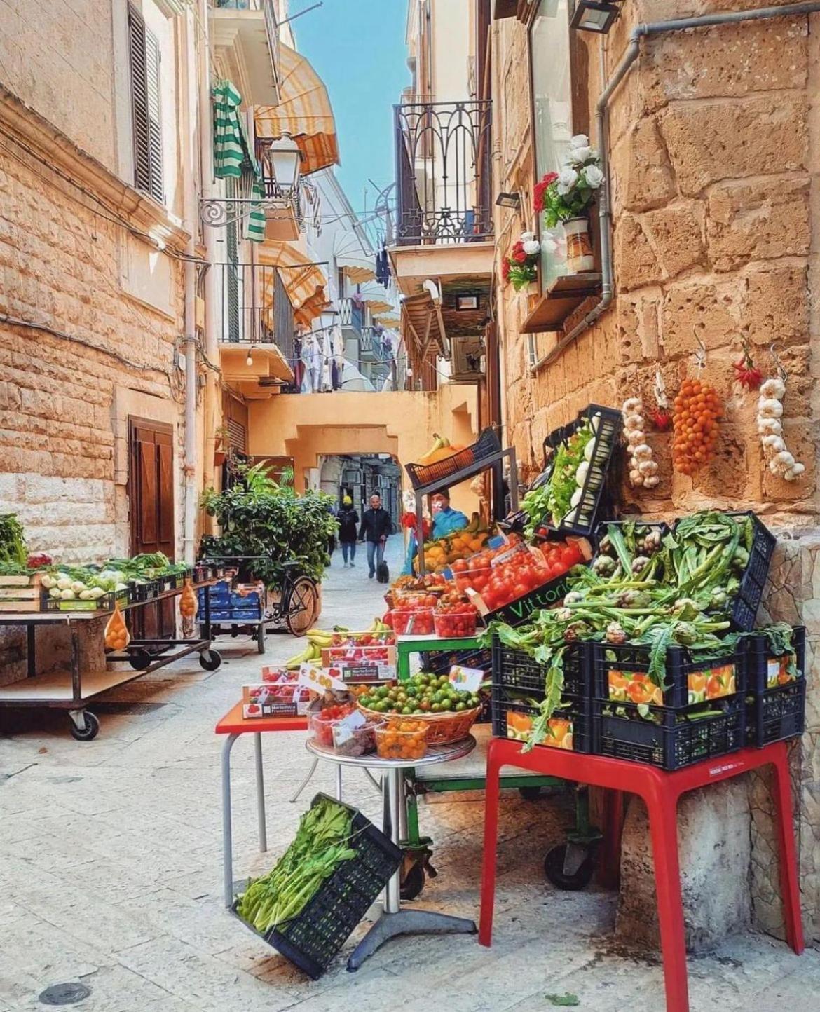 Cantovi Bari Bagian luar foto