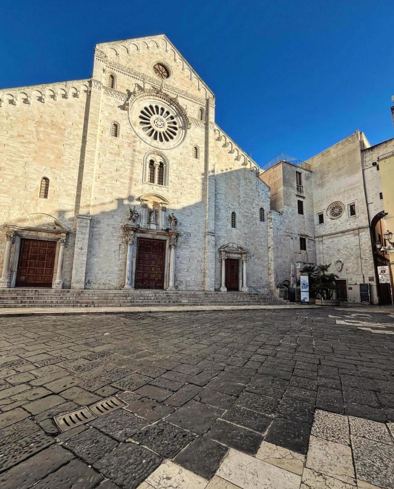 Cantovi Bari Bagian luar foto